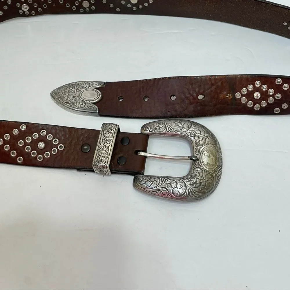 NOCONA STUDDED BELT WITH SILVER BUCKLE IN BROWN LEATHER‎